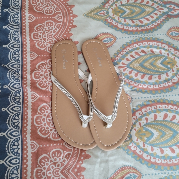 Size 7 Flip Flops - Picture 4 of 7